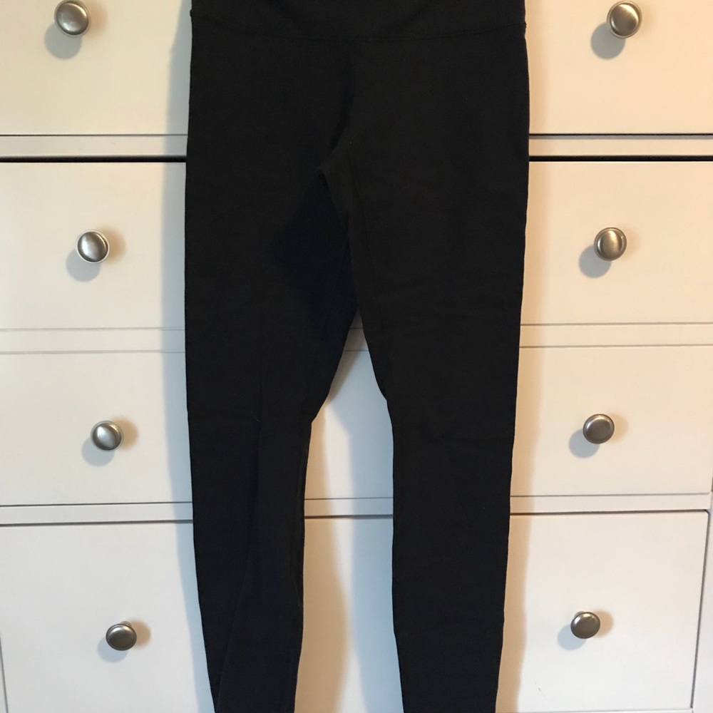 black lululemon leggings